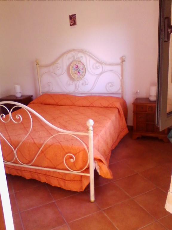 Farm Stay Gli Oleandri Loiri Porto San Paolo Habitación foto