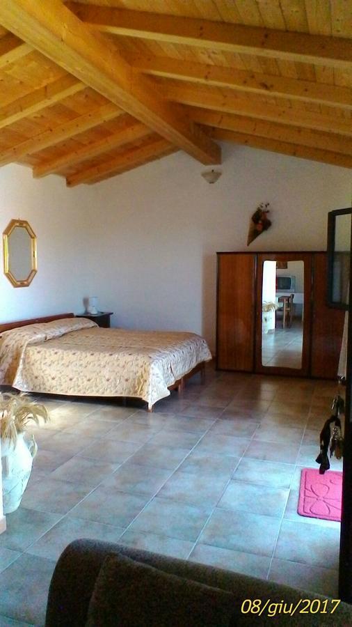 Farm Stay Gli Oleandri Loiri Porto San Paolo Exterior foto