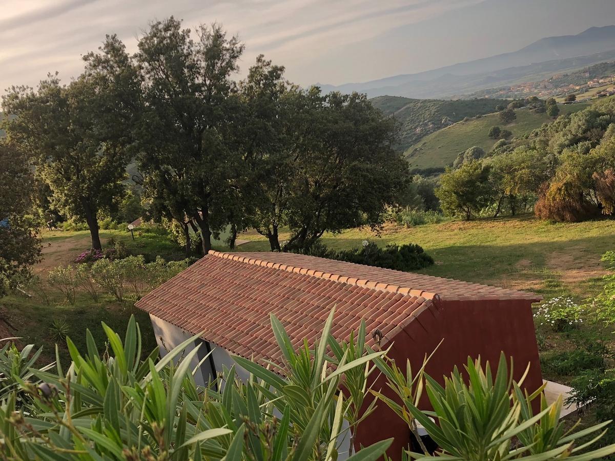 Farm Stay Gli Oleandri Loiri Porto San Paolo Exterior foto