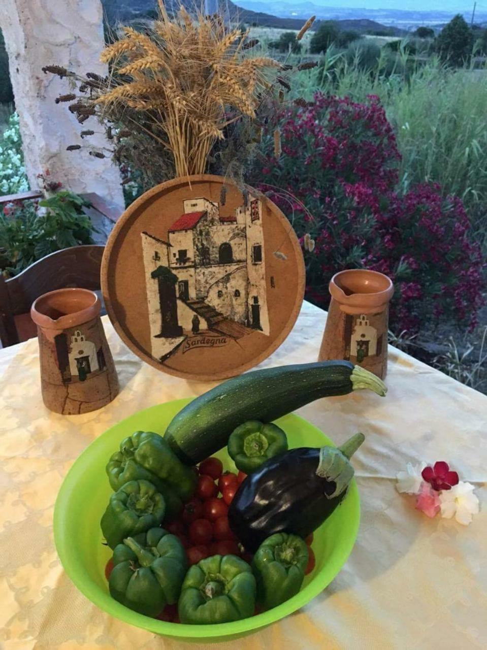 Farm Stay Gli Oleandri Loiri Porto San Paolo Exterior foto